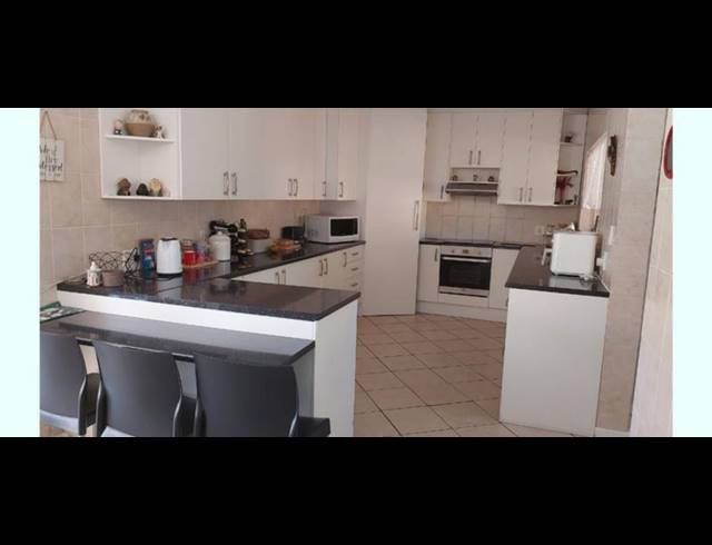 3 BEDROOM TOWNHOUSE FOR SALE IN BIRCHLEIGH